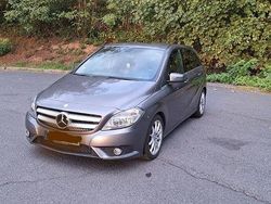 Grau Gebraucht 2014 Mercedes B180 AMG line Van / Kleinbus | 8.700 € (Fairer Preis)