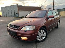 Rot Gebraucht 2004 Opel Astra Kombi | 1.950 €