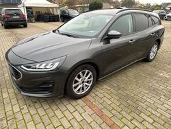 Grau Gebraucht 2022 Ford Focus Limousine | 12.376 € (Guter Preis)