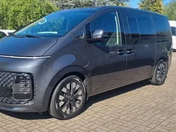 Grau Gebraucht 2021 Hyundai Staria Signature Van | 44.450 € (Etwas zu teuer)