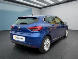 Blau Gebraucht 2021 Renault Clio V Kleinwagen | 16.499 € (Guter Preis)
