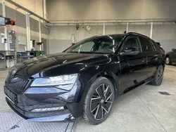Schwarz (metallic) Gebraucht 2024 Skoda Superb SportLine Kombi | 38.400 € (Superpreis)