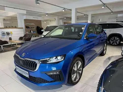 Race blau metallic Neu 2025 Skoda Scala Drive Kleinwagen | 30.069 € (Teuer)