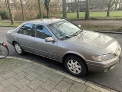 Grau Gebraucht 1998 Toyota Camry Limousine | 7.100 €