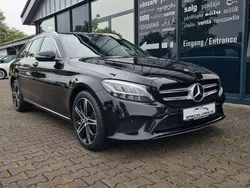 Schwarz Gebraucht 2021 Mercedes C300e Avantgarde Kombi | 16.990 €