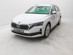 Weiß Gebraucht 2022 Skoda Octavia Selection Kombi | 44.580 €