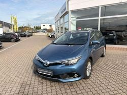 Blau Gebraucht 2016 Toyota Auris Hybrid Kombi | 12.990 € (Fairer Preis)