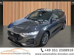 Grau magneticgrau (metallic) Gebraucht 2023 Ford Focus ST-Line Kombi | 21.980 € (Superpreis)