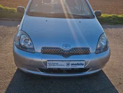 Silber Gebraucht 2002 Toyota Yaris Sol Limousine | 2.990 € (Fairer Preis)