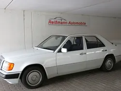 Weiß Gebraucht 1989 Mercedes E200 Limousine | 6.990 €
