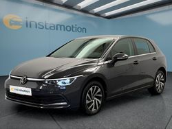 Grau Gebraucht 2022 VW Golf VIII Kleinwagen | 25.849 € (Etwas zu teuer)
