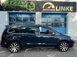 Blau Gebraucht 2015 VW Sharan Highline Van / Kleinbus | 16.980 € (Teuer)