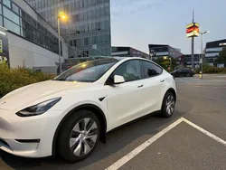 Weiß Gebraucht 2024 Tesla Model Y Long Range AWD SUV | 40.900 € (Fairer Preis)