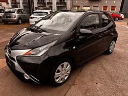 Schwarz Gebraucht 2016 Toyota Aygo X-play Kleinwagen | 6.950 € (Fairer Preis)