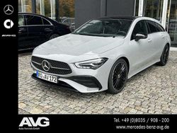 Grau Gebraucht 2025 Mercedes CLA200 Shooting Brake AMG line Kombi | 39.900 €