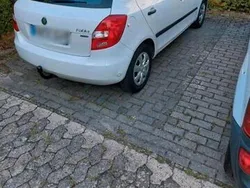 Weiß Gebraucht 2012 Skoda Fabia Kleinwagen | 2.900 €