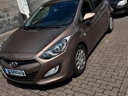Braun Gebraucht 2014 Hyundai i30 Kleinwagen | 7.000 €