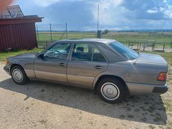 Grau Gebraucht 1991 Mercedes E230 Limousine | 5.500 €