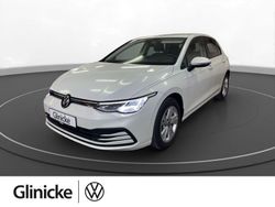 Weiß (oryxweiß perlmutteffekt) Gebraucht 2023 VW Golf VIII Life Limousine | 24.980 € (Guter Preis)
