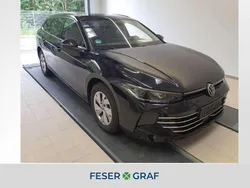 Grenadillschwarz metallic Gebraucht 2024 VW Passat Elegance Kombi | 39.960 €