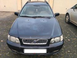 Schwarz Gebraucht 2003 Volvo V40 Standard Kombi | 700 € (Superpreis)