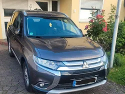 Braun Gebraucht 2016 Mitsubishi Outlander SUV | 13.350 € (Fairer Preis)