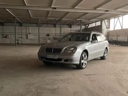 Silber Gebraucht 2003 Mercedes 220 Kombi | 1.800 €