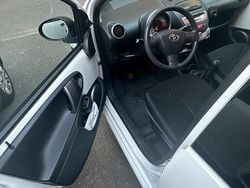 Weiß Gebraucht 2014 Toyota Aygo Kleinwagen | 5.290 € (Superpreis)