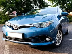Blau Gebraucht 2016 Toyota Auris Design Kombi | 11.500 € (Fairer Preis)
