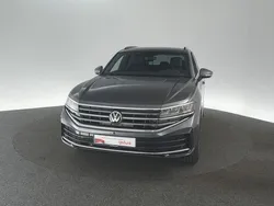 Grau Gebraucht 2023 VW Touareg Elegance SUV | 63.930 € (Guter Preis)
