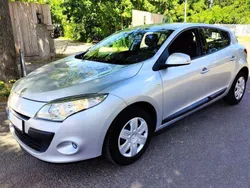 Platingrau Gebraucht 2011 Renault Mégane III Dynamique Limousine | 4.000 € (Superpreis)