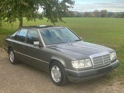 Grau Gebraucht 1990 Mercedes 300 Limousine | 10.500 €