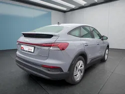 Grau Gebraucht 2022 Audi Q4 e-tron SUV | 28.699 € (Guter Preis)