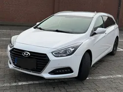 Weiß Gebraucht 2016 Hyundai i40 Trend Kombi | 11.400 € (Guter Preis)