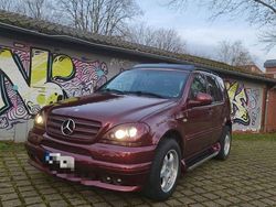 Rot Gebraucht 1999 Mercedes ML320 SUV | 7.900 €