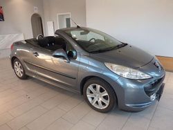 Grau Gebraucht 2007 Peugeot 207 CC Sport Cabrio | 3.990 € (Etwas zu teuer)
