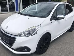 Weiß Gebraucht 2016 Peugeot 208 Style Kleinwagen | 8.250 € (Fairer Preis)
