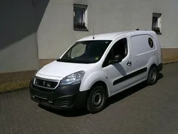 Weiß Gebraucht 2016 Peugeot Partner Comfort plus Van / Kleinbus | 5.999 € (Fairer Preis)