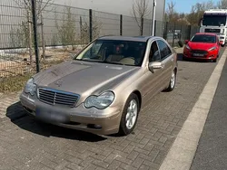 Gold Gebraucht 2002 Mercedes C220 Elegance Limousine | 4.500 € (Etwas zu teuer)