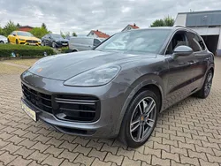 Grau Gebraucht 2023 Porsche Cayenne Turbo SUV | 88.990 € (Superpreis)