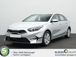 Sparklingsilber meta (metallic) Gebraucht 2024 Kia Ceed Edition 7 Limousine | 17.980 € (Superpreis)
