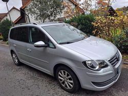 Grau Gebraucht 2010 VW Touran Freestyle Van / Kleinbus | 6.390 € (Fairer Preis)