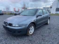Grau Gebraucht 2002 Seat Leon Limousine | 890 € (Guter Preis)