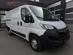Weiß Gebraucht 2023 Opel Movano Edition Van | 24.900 € (Guter Preis)