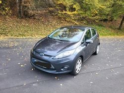 Grau Gebraucht 2010 Ford Fiesta Trend Limousine | 2.200 € (Guter Preis)