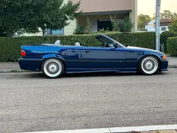 Blau Gebraucht 1993 BMW 325 Cabriolet M Sport Cabrio | 16.500 €