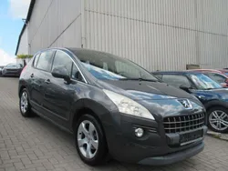 Grau Gebraucht 2012 Peugeot 3008 Active Van / Kleinbus | 5.990 € (Fairer Preis)