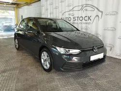 Grau Gebraucht 2023 VW Golf VIII Life Limousine | 20.950 € (Guter Preis)