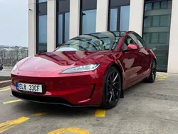 Rot Gebraucht 2024 Tesla Model 3 Limousine | 51.000 €