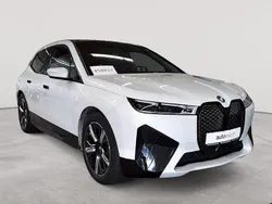 Mineralweiß metallic Gebraucht 2023 BMW iX SUV | 57.690 € (Guter Preis)